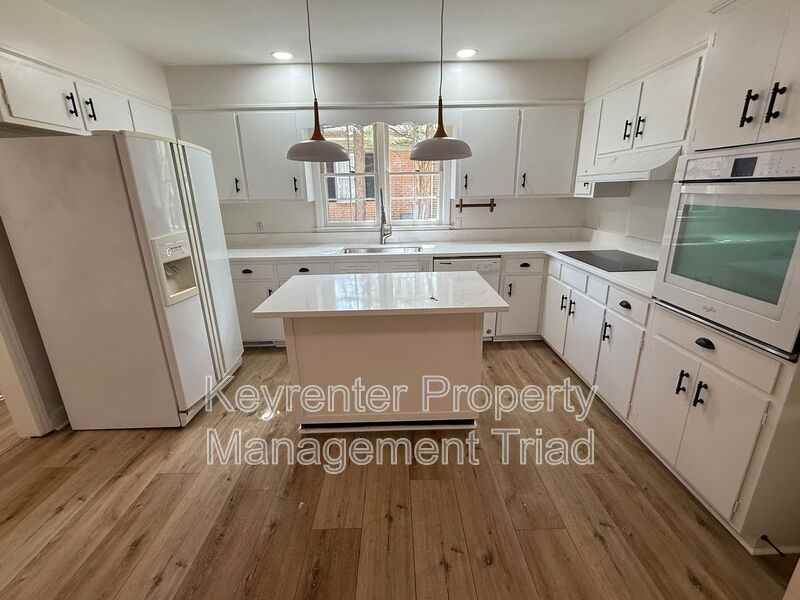 2315 N Elm St #2315NELM1 - Photo 2 of 32