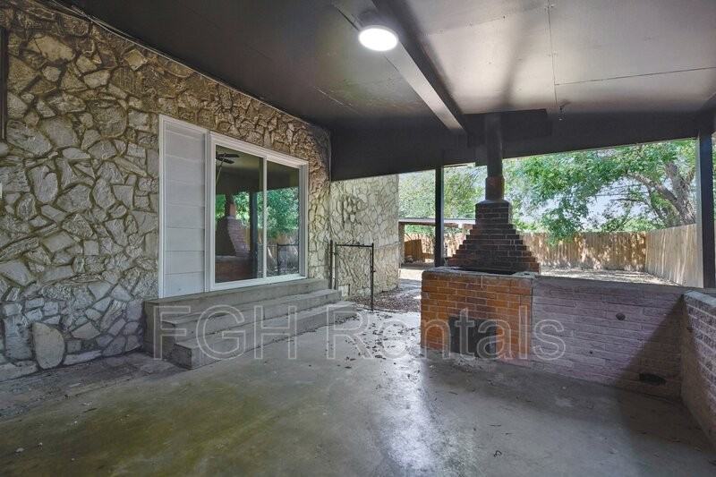 2215 Hays St - Photo 5 of 14