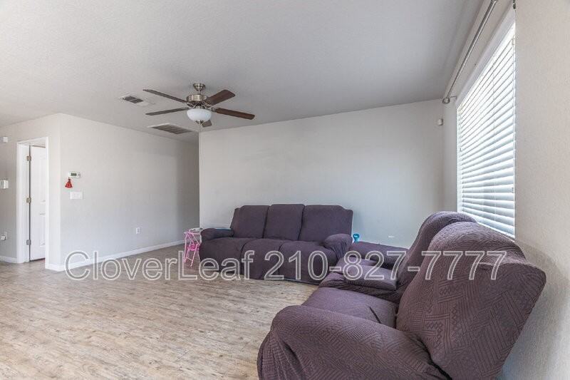 10423 Legacy Cove - Photo 5 of 24