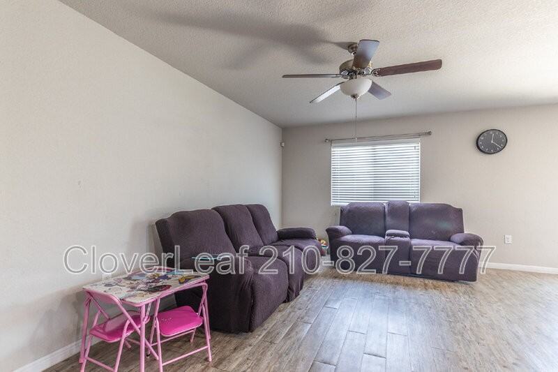 10423 Legacy Cove - Photo 7 of 24