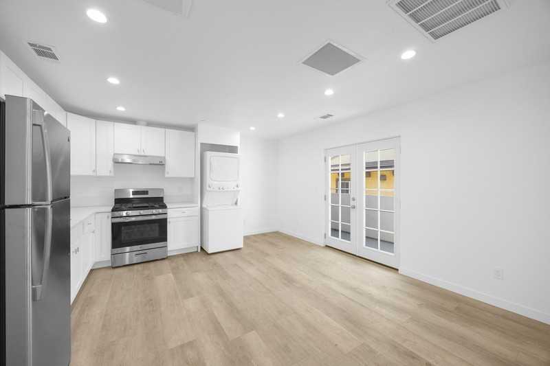 308 North Catalina Avenue #4 - Photo 6 of 14