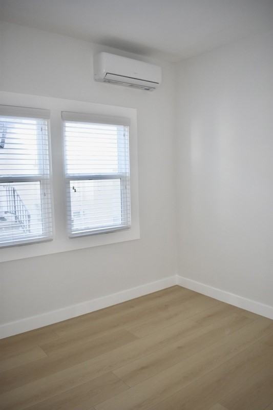 1262 W 9th St - Photo 2 of 17