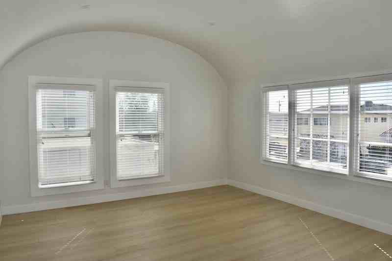 1262 W 9th St - Photo 3 of 17