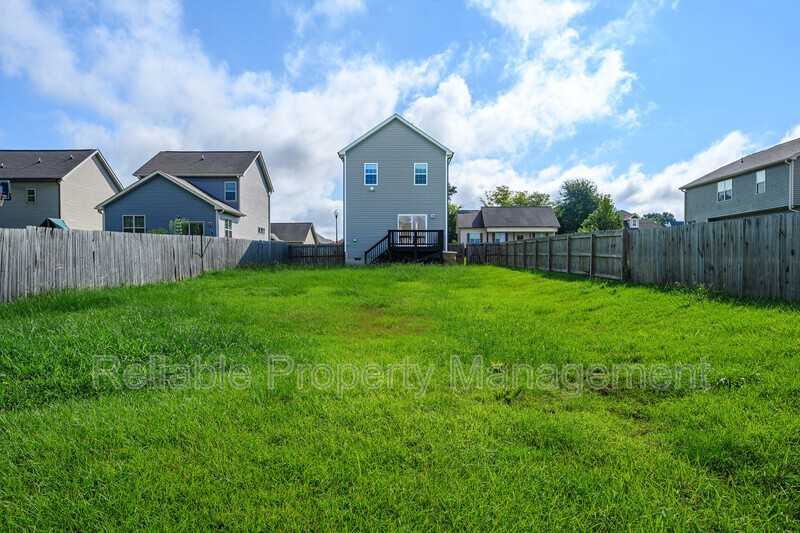 304 Houston Ln - Photo 3 of 27