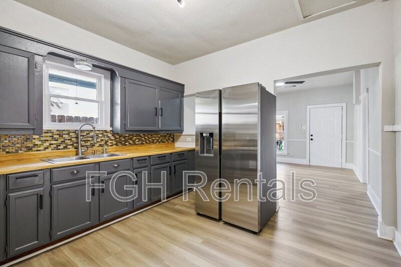 2332 E Houston St - Photo 4 of 12