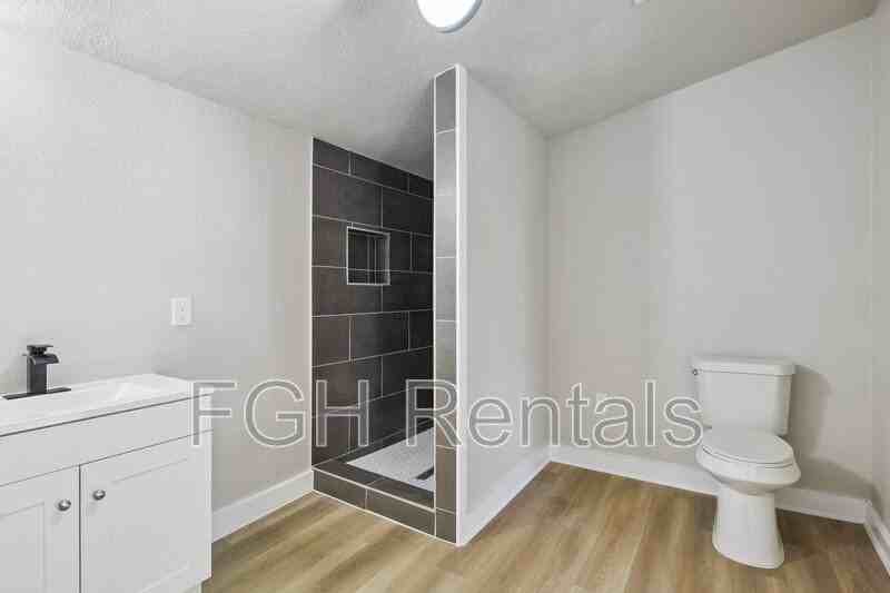 2332 E Houston St - Photo 7 of 12