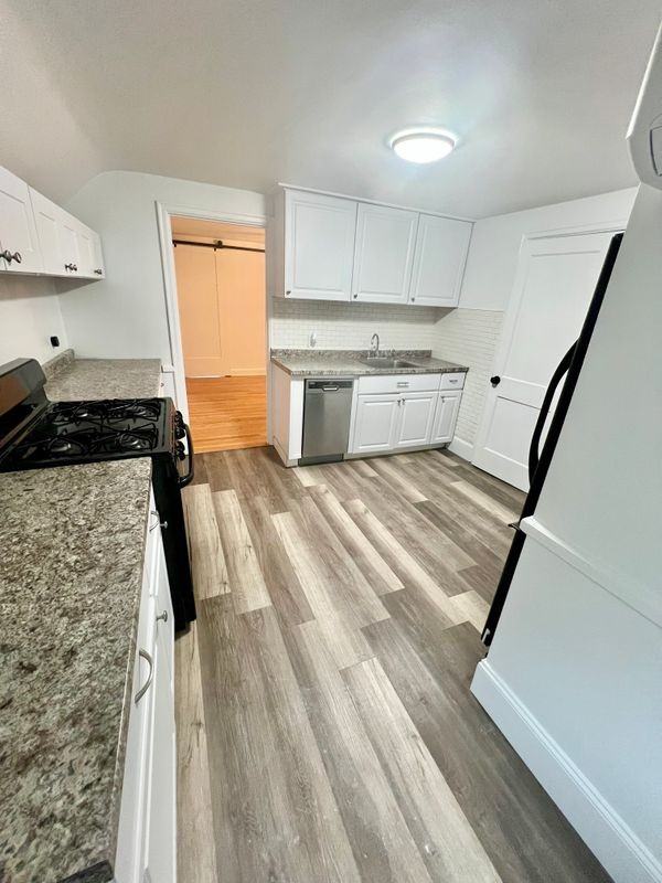 182 Norfolk Ave - Photo 4 of 9