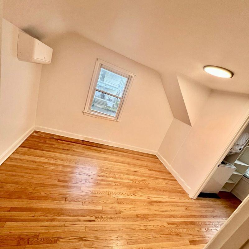 182 Norfolk Ave - Photo 5 of 9
