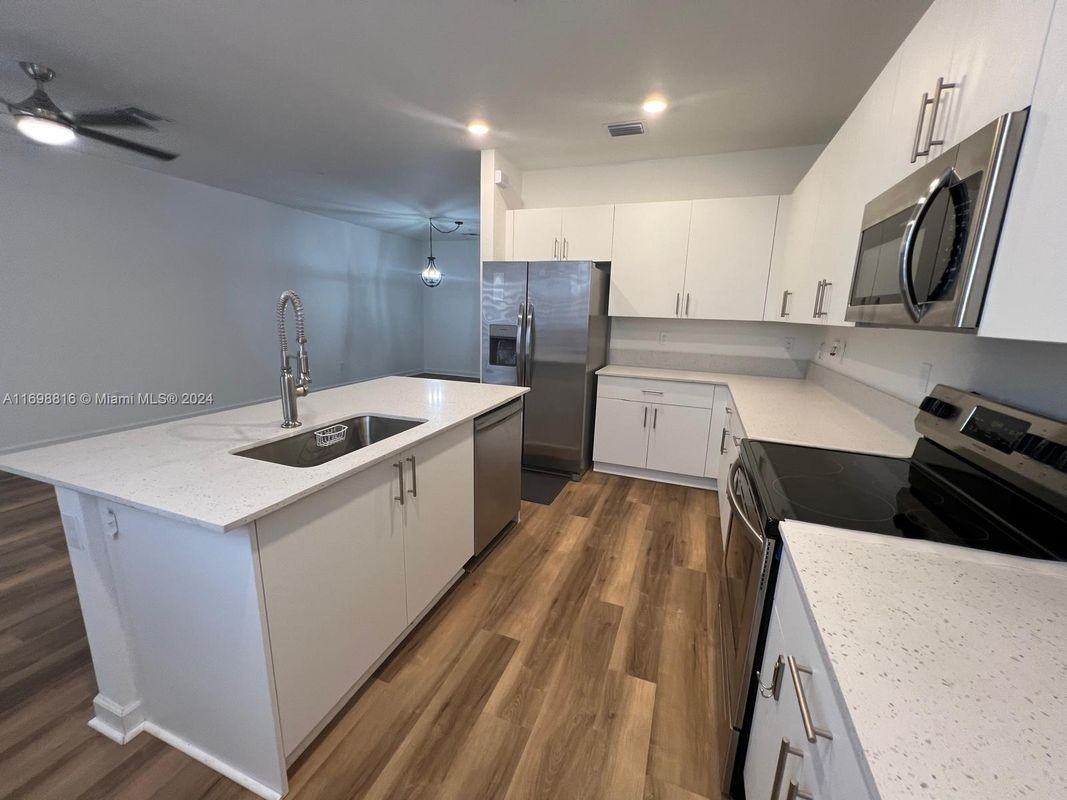 256 Sw 159th Ter - Photo 4 of 9