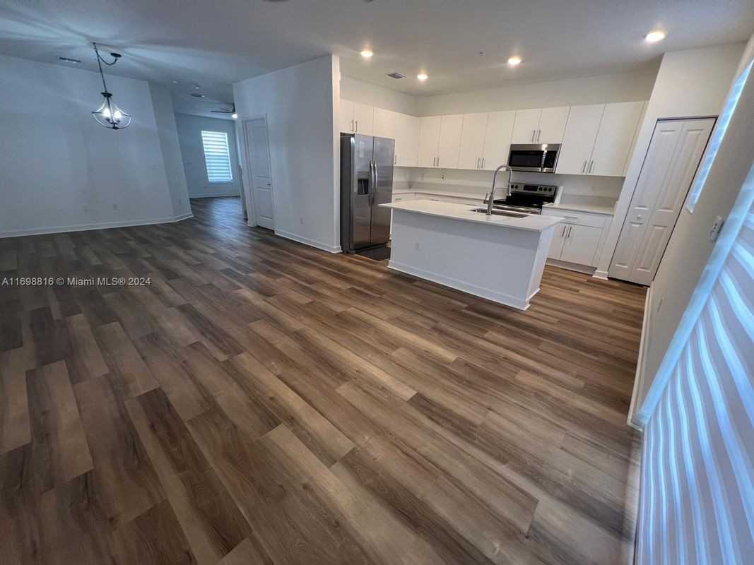 256 Sw 159th Ter - Photo 5 of 9