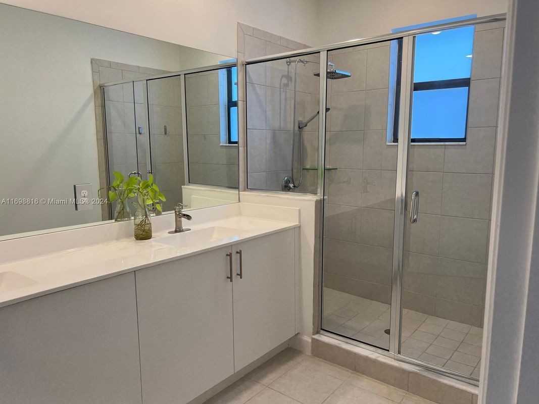 256 Sw 159th Ter - Photo 7 of 9