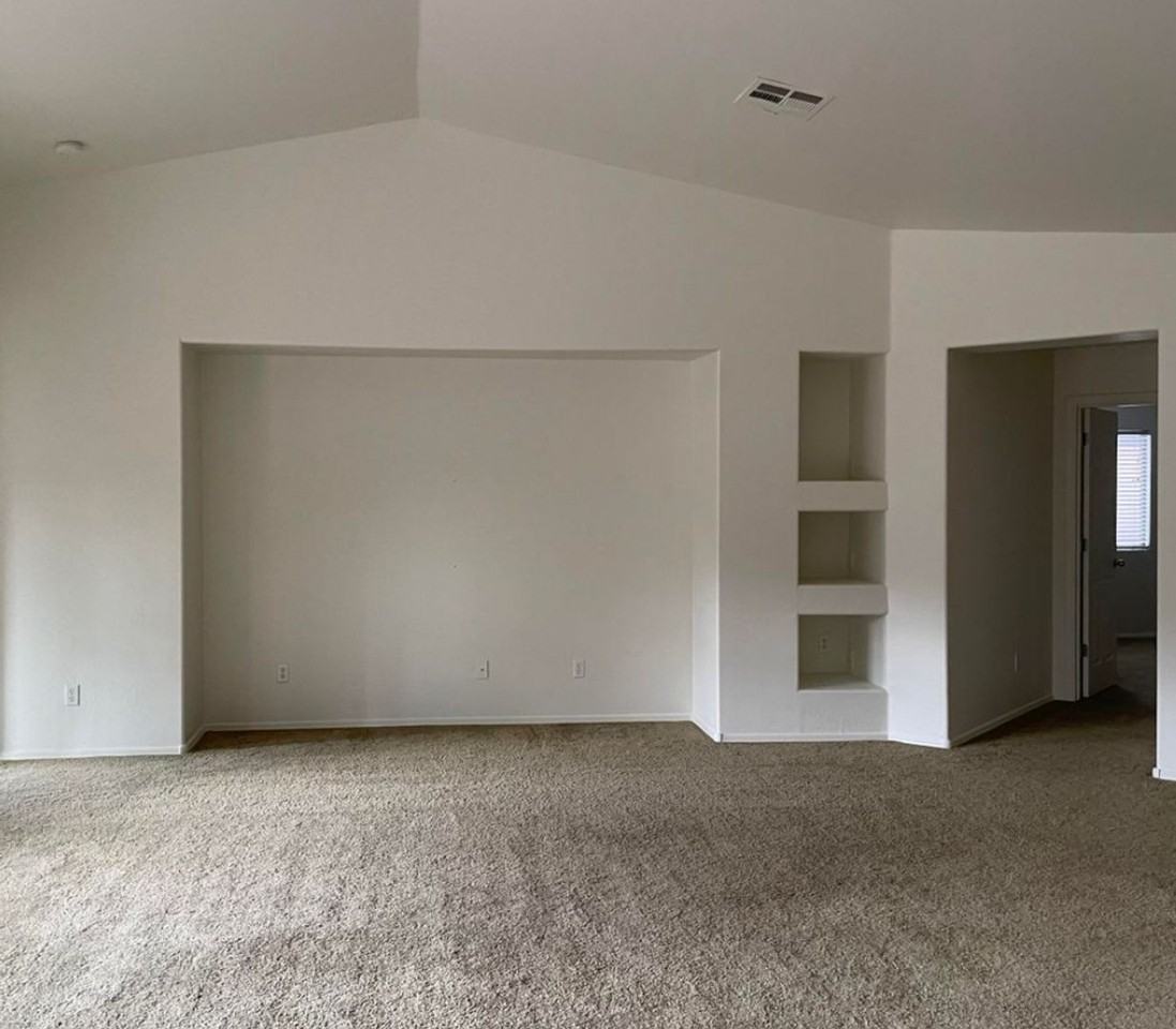1979 W Half Moon Cir - Photo 4 of 6