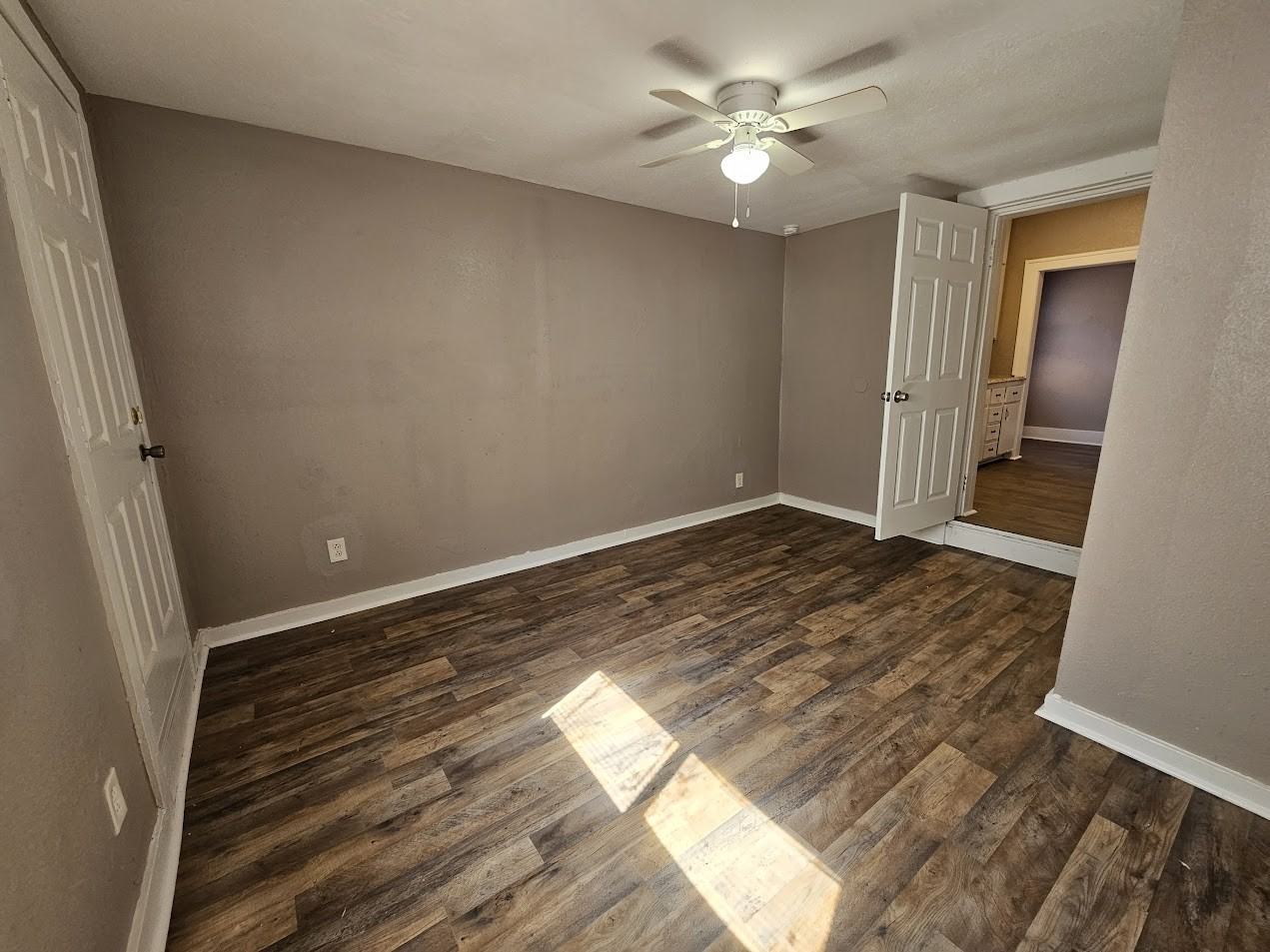 1448 Ne 13th St - Photo 4 of 17