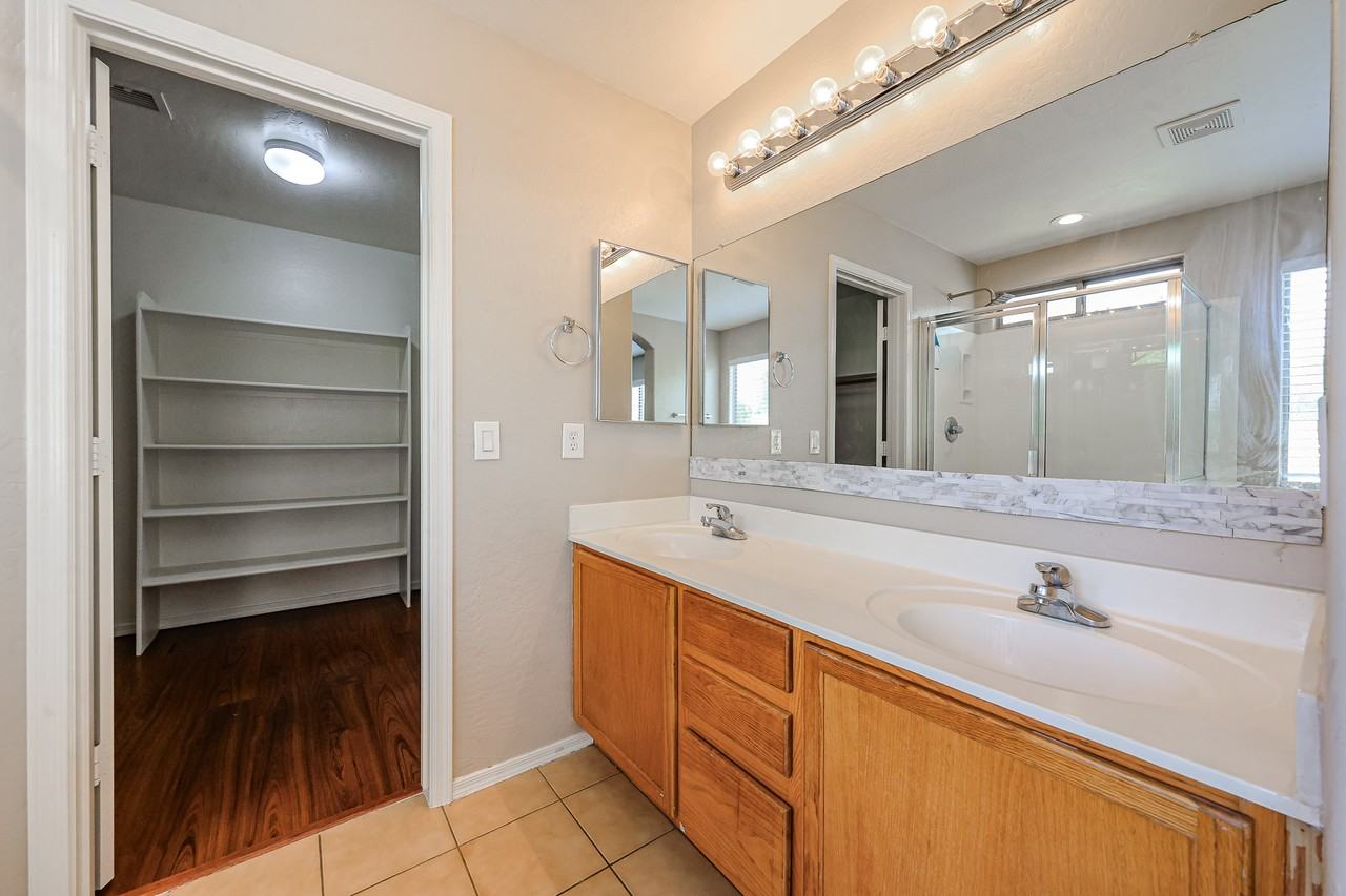 9202 W Mackenzie Dr - Photo 3 of 29