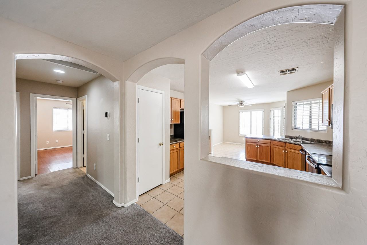 9202 W Mackenzie Dr - Photo 6 of 29