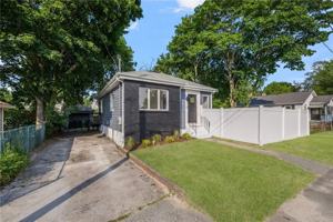 featured image of 14 Center Ct