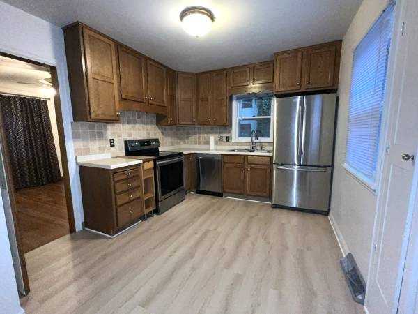 1362 Danforth St - Photo 3 of 15