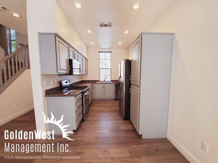 128 Tilbury Ave - Photo 2 of 15