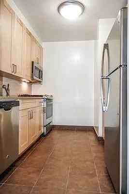 West St #17L - Photo 5 of 7