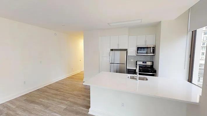 Hanover Sq #2F - Photo 3 of 9