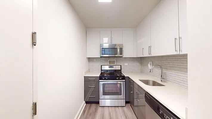 Hanover Sq #9L - Photo 3 of 9