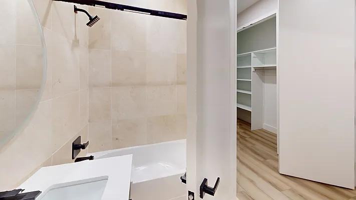 Wall St #1504 - Photo 4 of 20