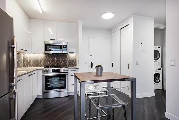 E Houston St #10G - Photo 2 of 20