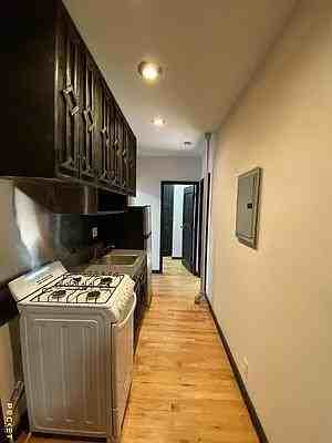 E 14th St #4 - Photo 7 of 20