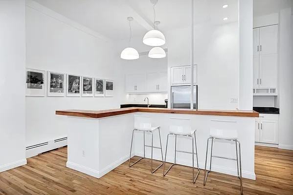 E 13th St #6B - Photo 4 of 20