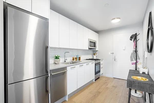 E 6th St #6P - Photo 5 of 13