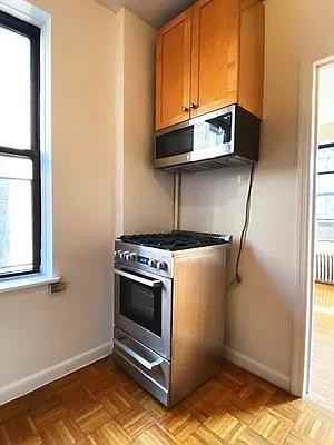 E 13th St #22 - Photo 2 of 20