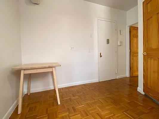 E 13th St #22 - Photo 4 of 20