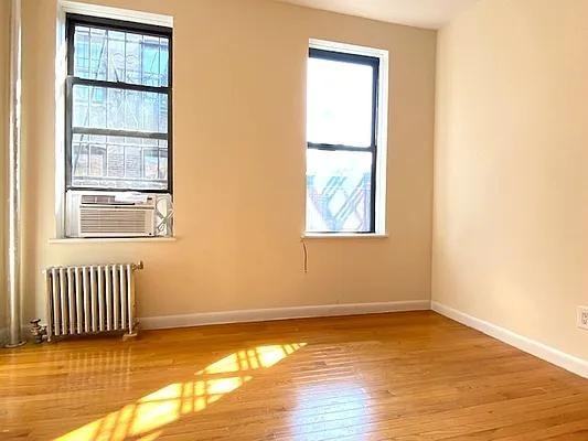 E 13th St #22 - Photo 5 of 20