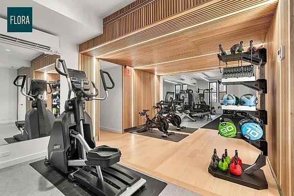 E 12th St #4L - Photo 7 of 20