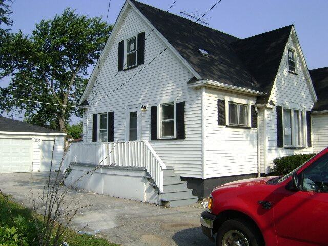 16040 Woodlawn W Ave - Photo 3 of 11