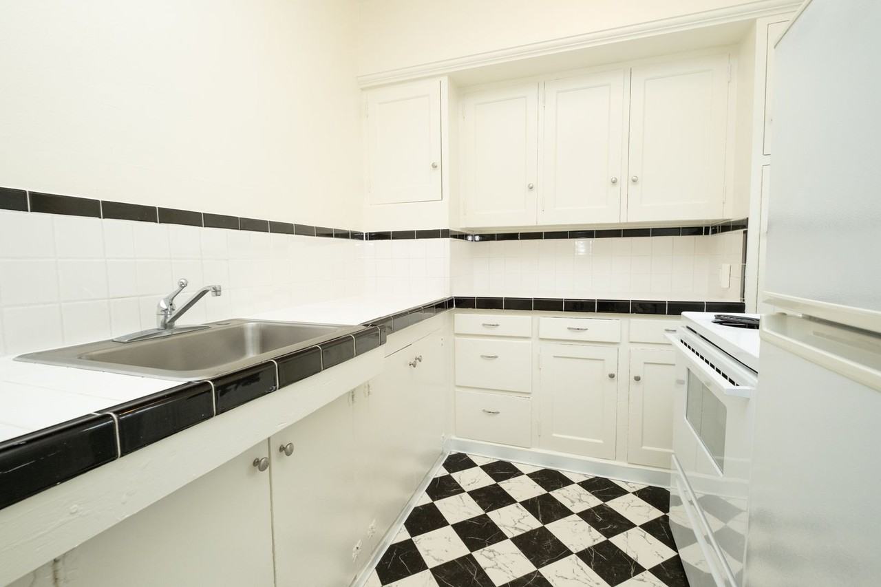 VILLA DOROTHEA APARTMENTS (VIL01) - Photo 3 of 18