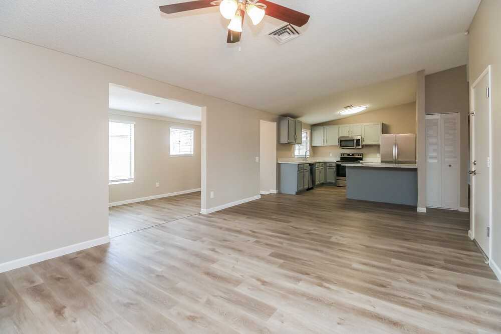 739 S 75th St - Photo 4 of 16