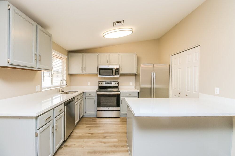 739 S 75th St - Photo 5 of 16