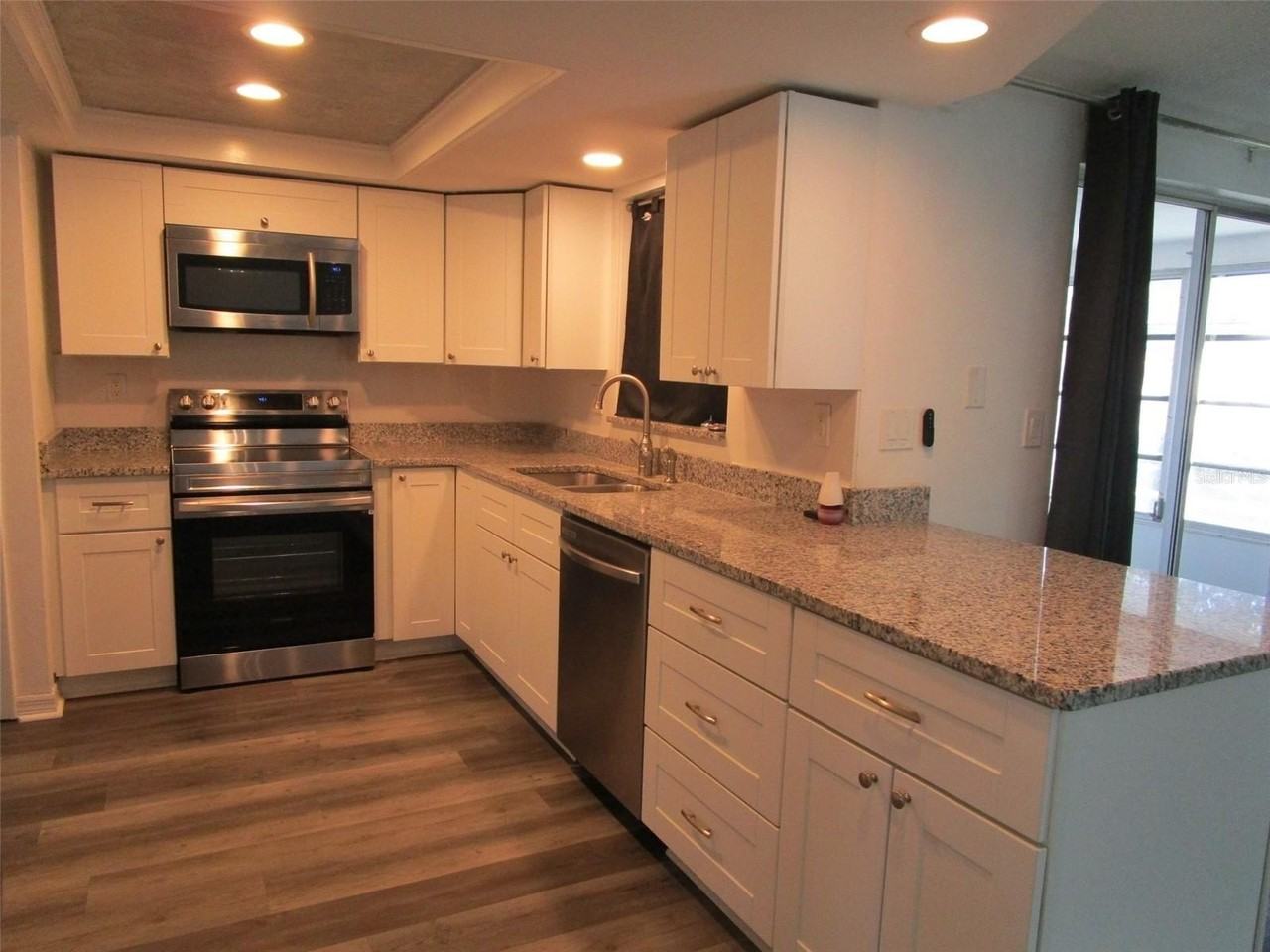 7226 San Moritz Dr - Photo 6 of 38