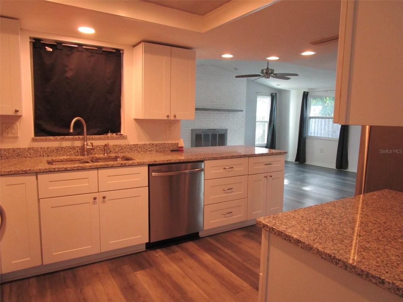 7226 San Moritz Dr - Photo 7 of 38