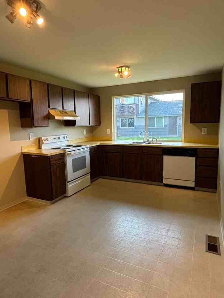 1005 S 42nd Ave - Photo 4 of 6