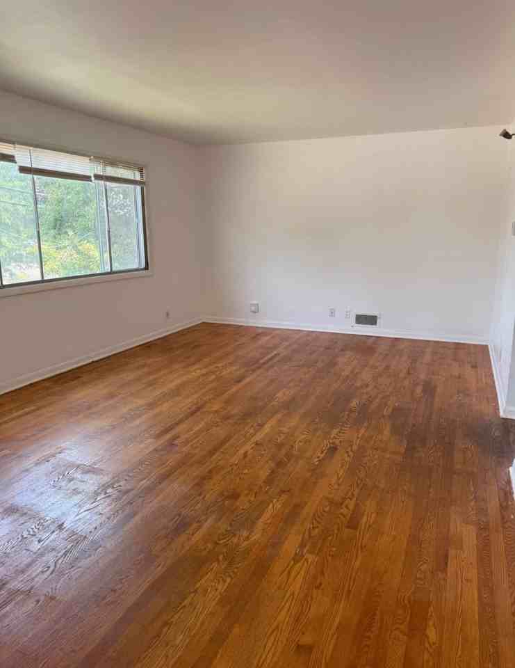 2125 Romayne Ave - Photo 4 of 13