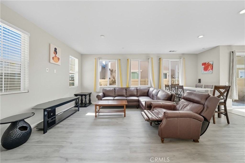 13846 Farmhouse Ave - Photo 3 of 15