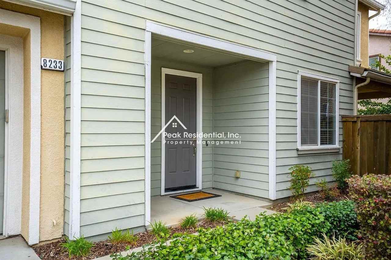 8233 Crystal Walk Circle - Photo 2 of 23