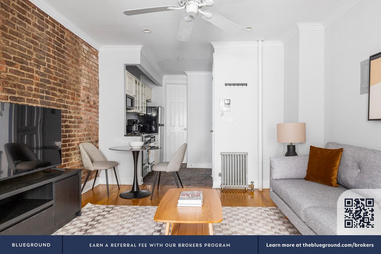 118 Christopher St #2075 - Photo 5 of 22