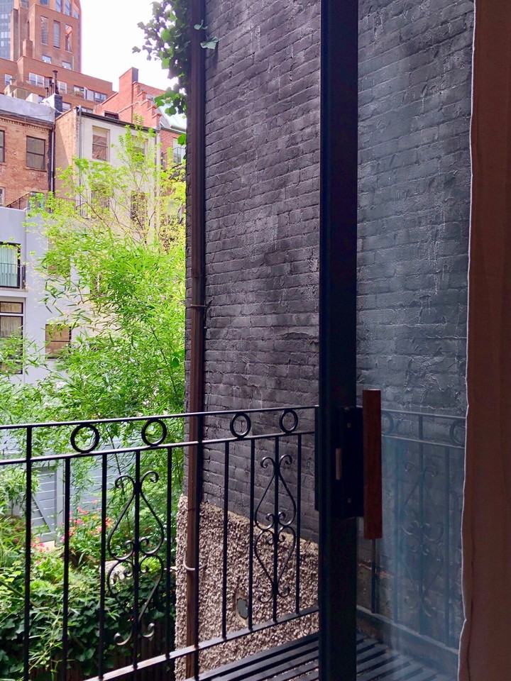 131 E 35th St #1058890P - Photo 2 of 11