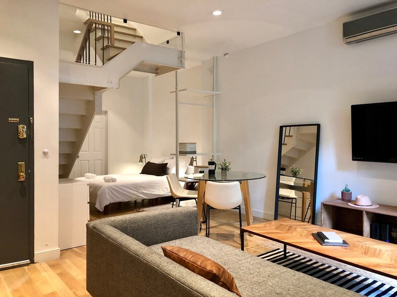 131 E 35th St #1058890P - Photo 4 of 11