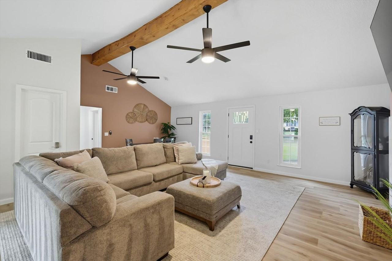 327 W Texas St #1309041P - Photo 6 of 45