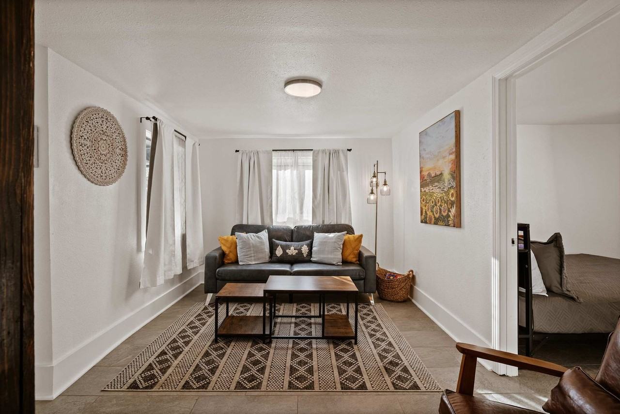 2904 Berwick Street - Photo 3 of 35