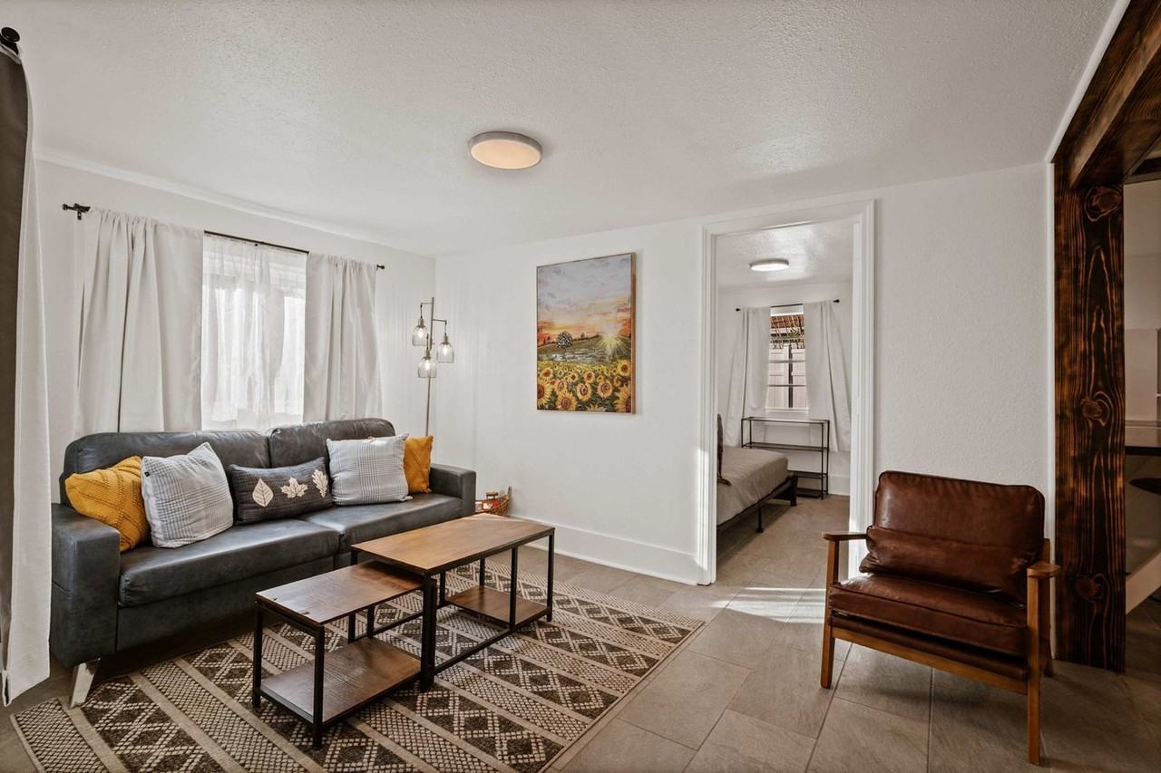 2904 Berwick Street - Photo 4 of 35